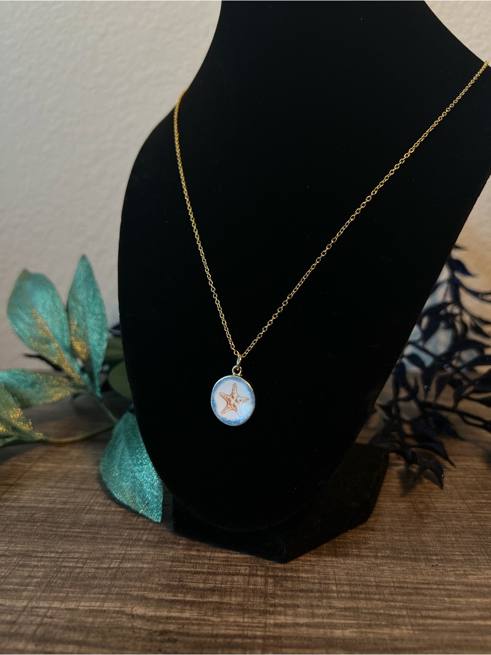 Gold necklace with Starfish Pendant Necklace Blue coastal / Mermaid